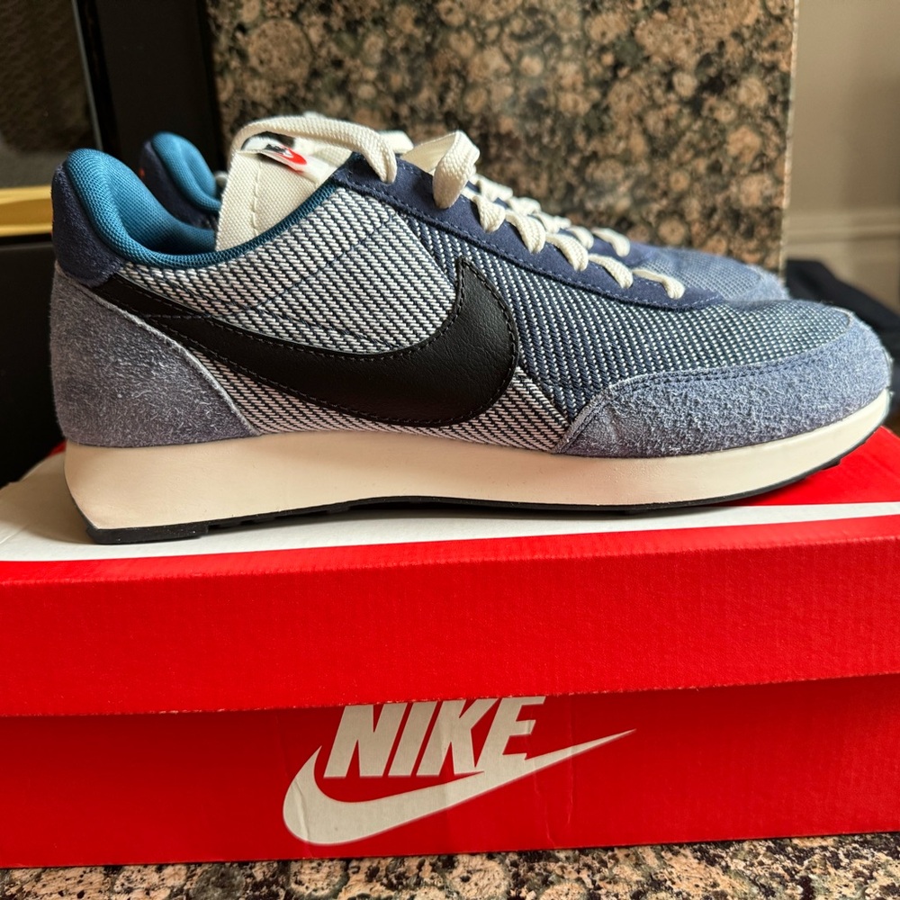 Nike Tailwind Navy and Chambray Blue Denim. Men’s Size US 9